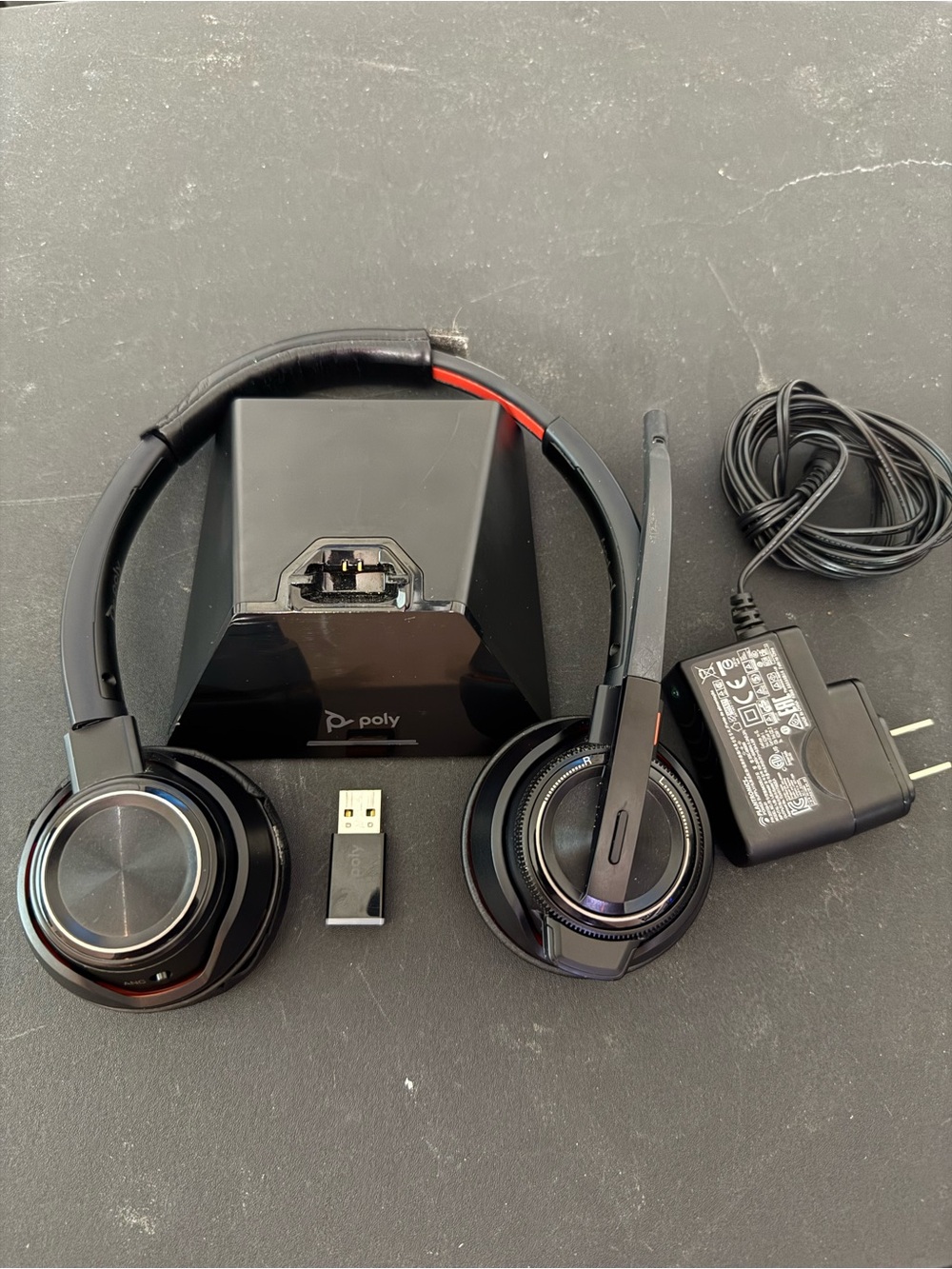 Plantronics Poly Savi 8200 Wireless Headset Charging Stand Kit W/USB Dongle